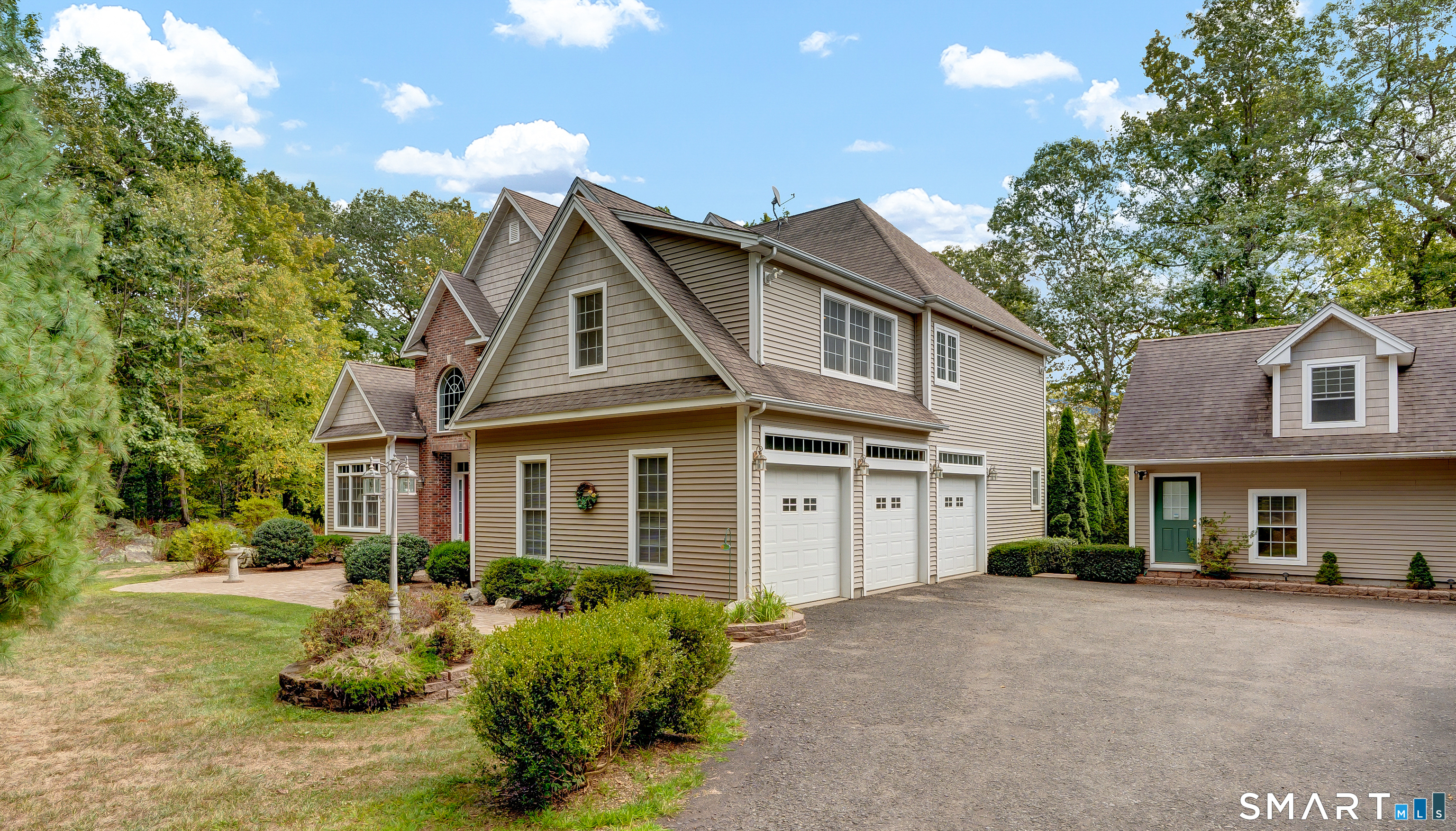 4 Bishop Road Oxford, CT 06478 - Photo 3 of 40