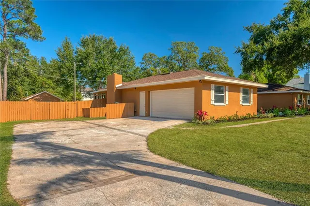 a view of a house with a yard
