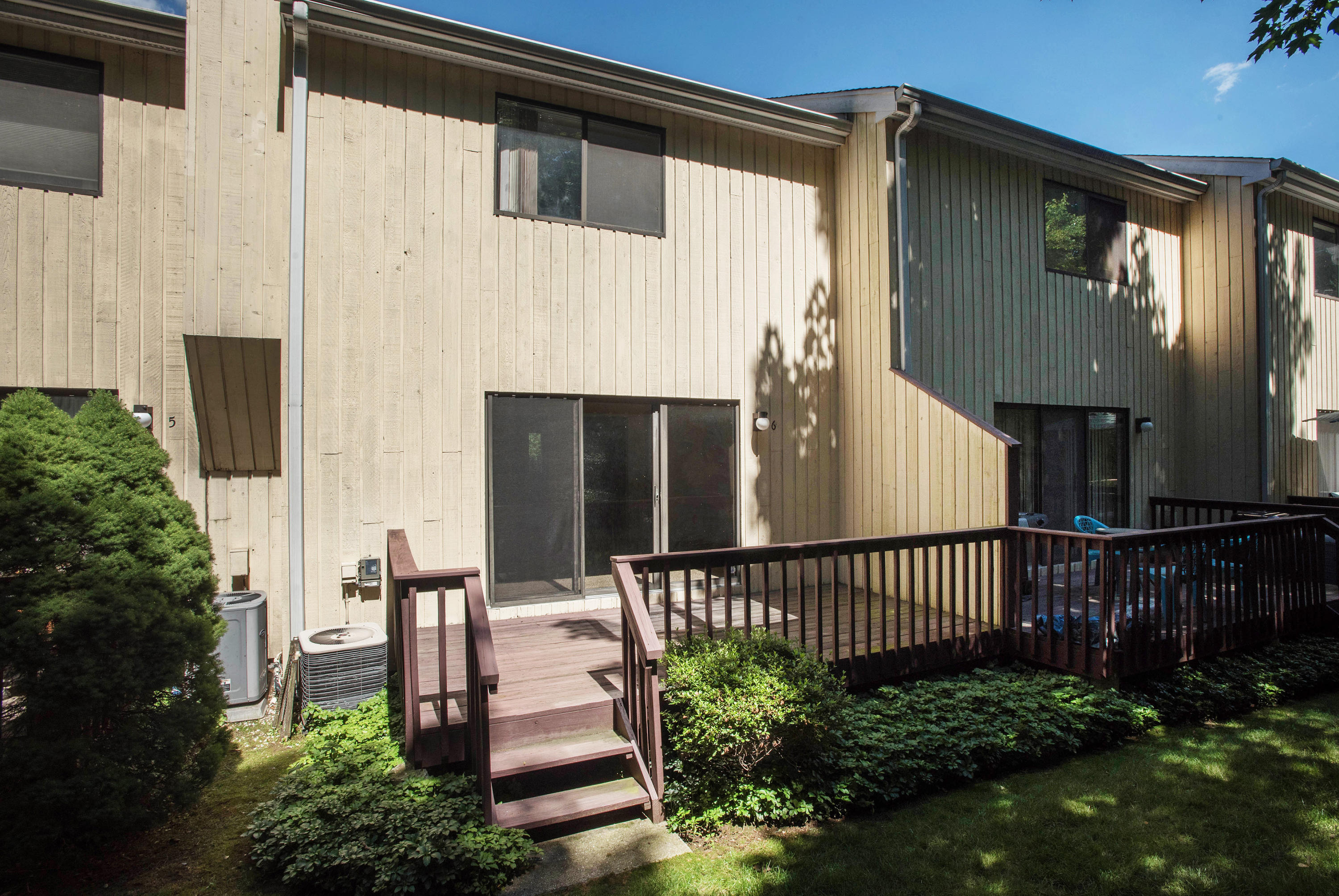 300 Flax Hill Road, Unit 6 Norwalk, CT 06854 - Photo 17 of 18 a view of a house with backyard and porch