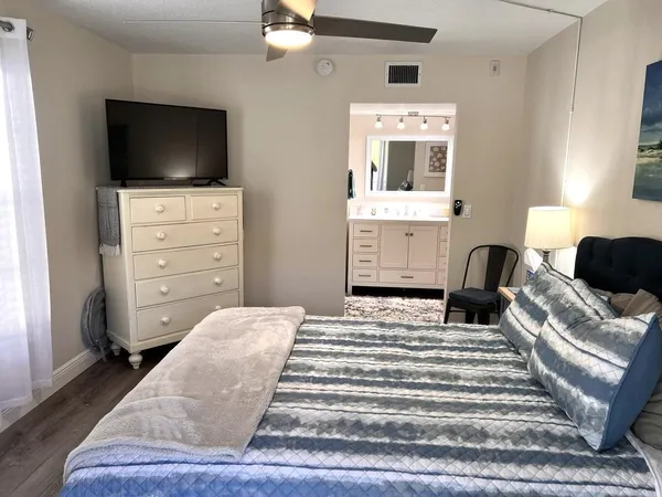 $224,900 | 5580 Tamberlane Circle, Unit 235, Palm Beach Gardens, FL 33418