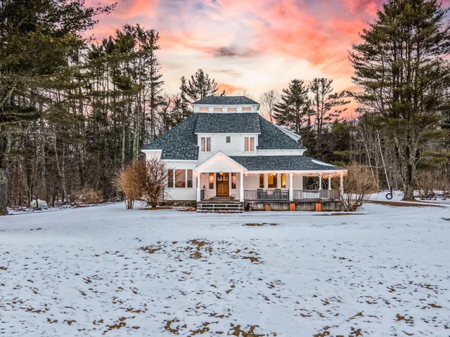 $850,000 | 26 Old Searsport Avenue, Belfast, ME 04915