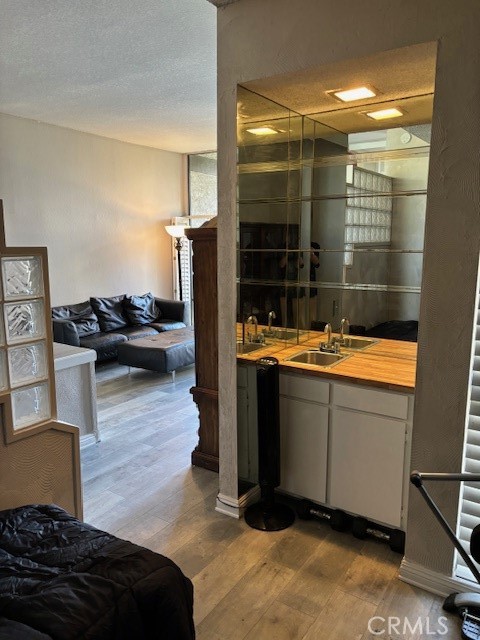 8103 Marina Pacifica Drive North Long Beach, CA 90803 - Photo 16 of 19 Wet bar