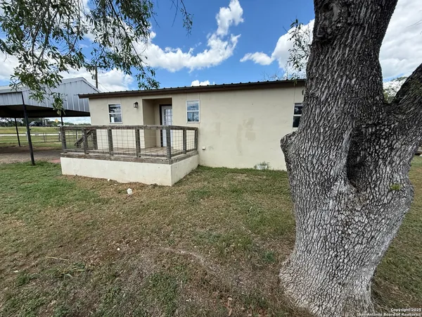 $139,900 | 13338 Interstate 35, Moore, TX 78057