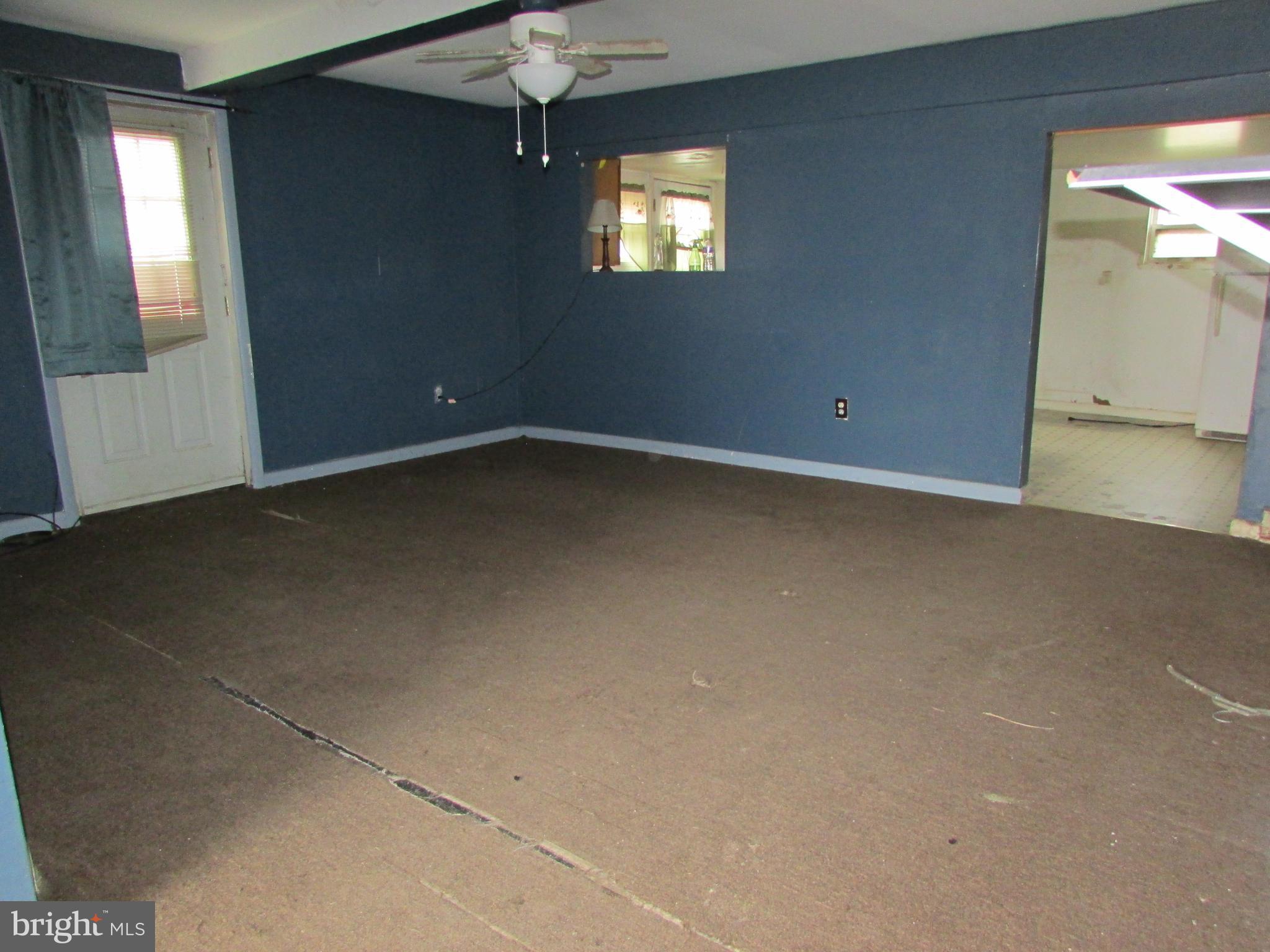 13050 Oakland Road Ridgely, MD 21660 - Photo 4 of 13 Large Living Room/Great Room Space