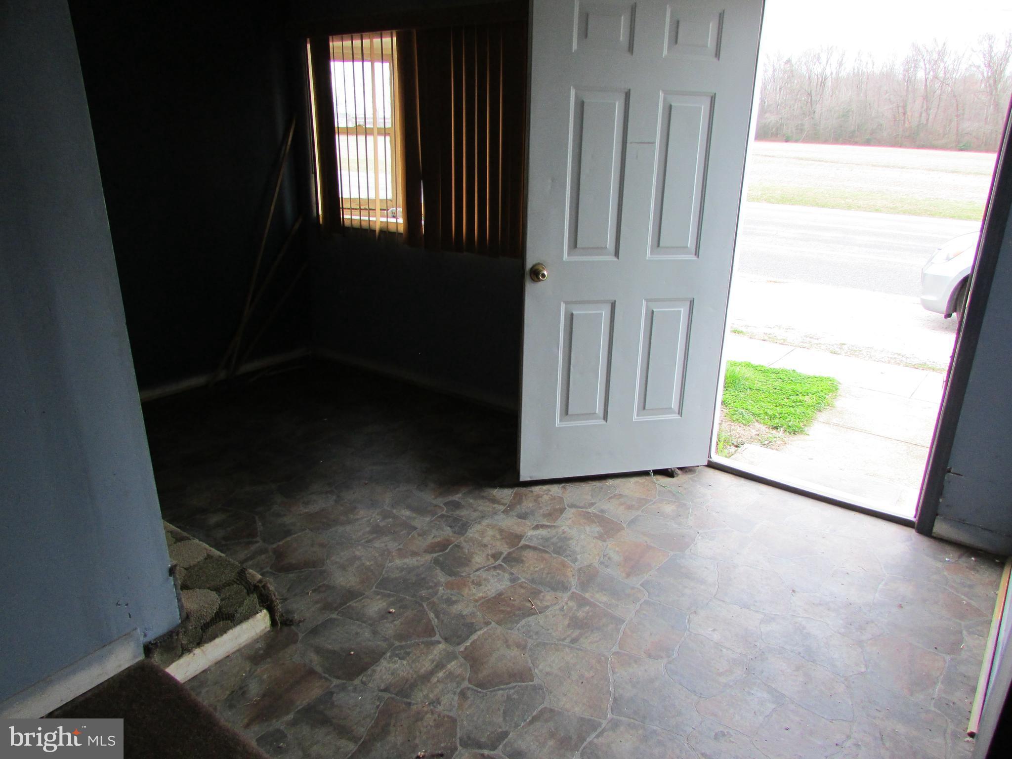 13050 Oakland Road Ridgely, MD 21660 - Photo 5 of 13 Main Entrance/Foyer