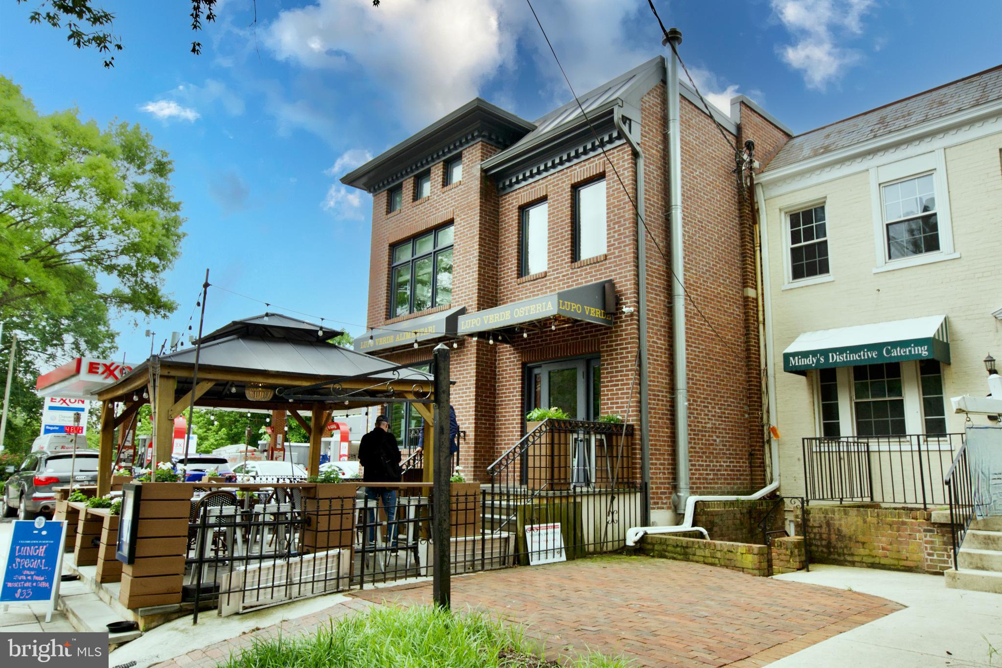 4840 MacArthur Boulevard Northwest, Unit 54 Washington, DC 20007 - Photo 23 of 28 a view of a cafe with sitting area