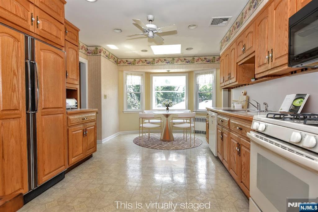 88 Spring Valley Road Oradell, NJ 07649 - Photo 8 of 31 Gallery Image 8