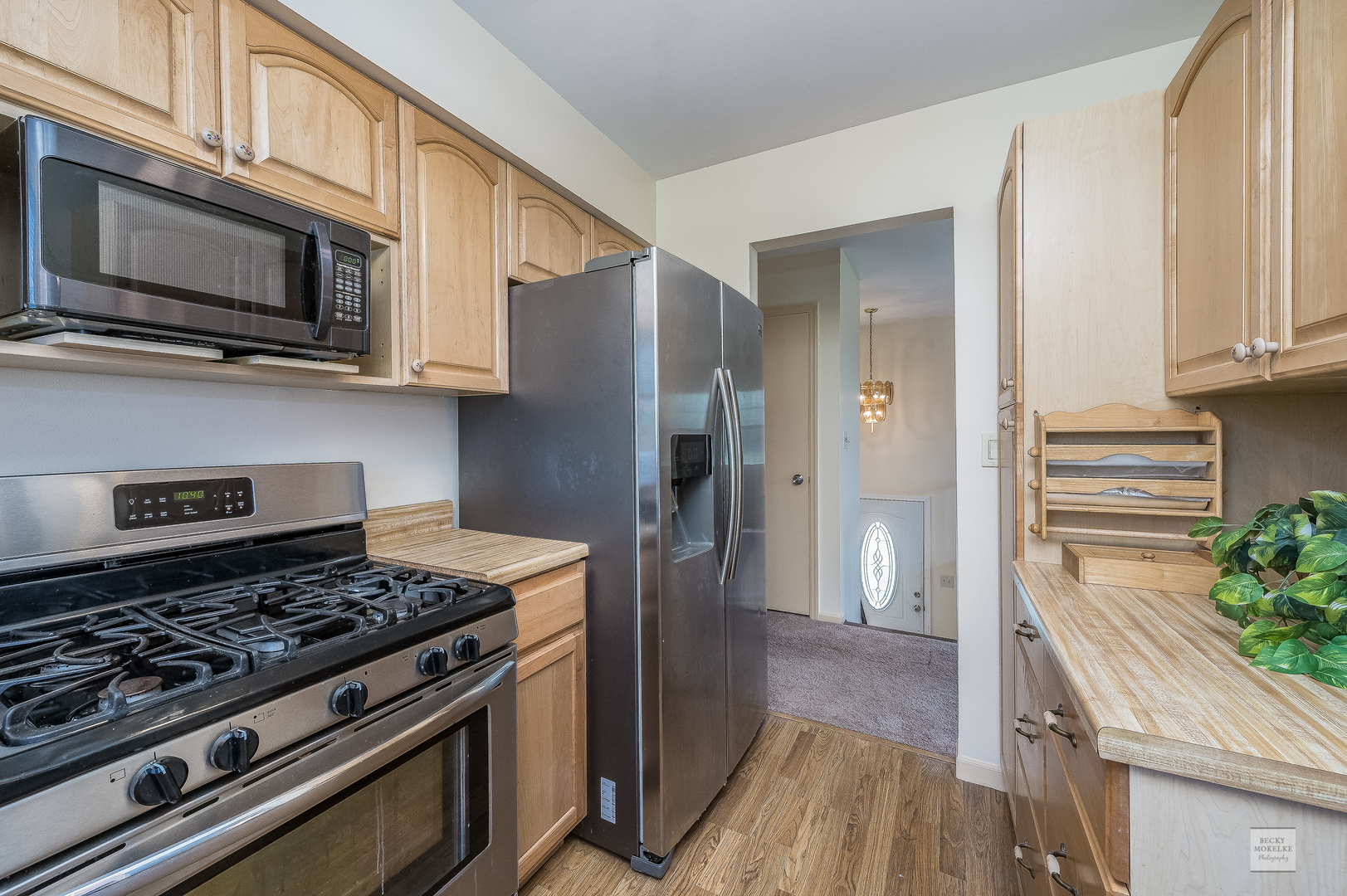 1860 Nottingham Drive Aurora, IL 60505 - Photo 5 of 22 a kitchen with stainless steel appliances granite countertop a stove and a refrigerator
