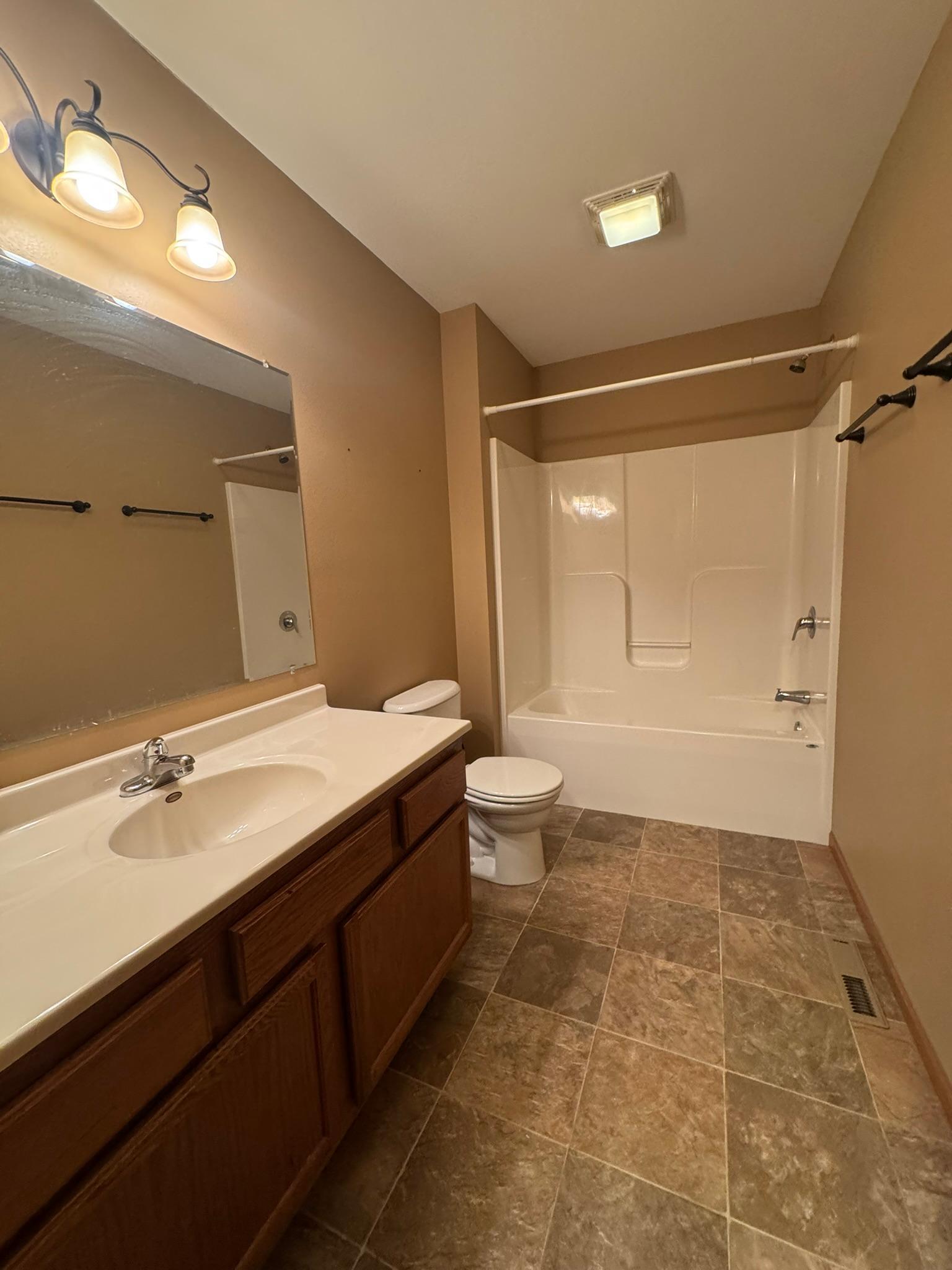 109 Oriole Path Mankato, MN 56001 - Photo 11 of 12