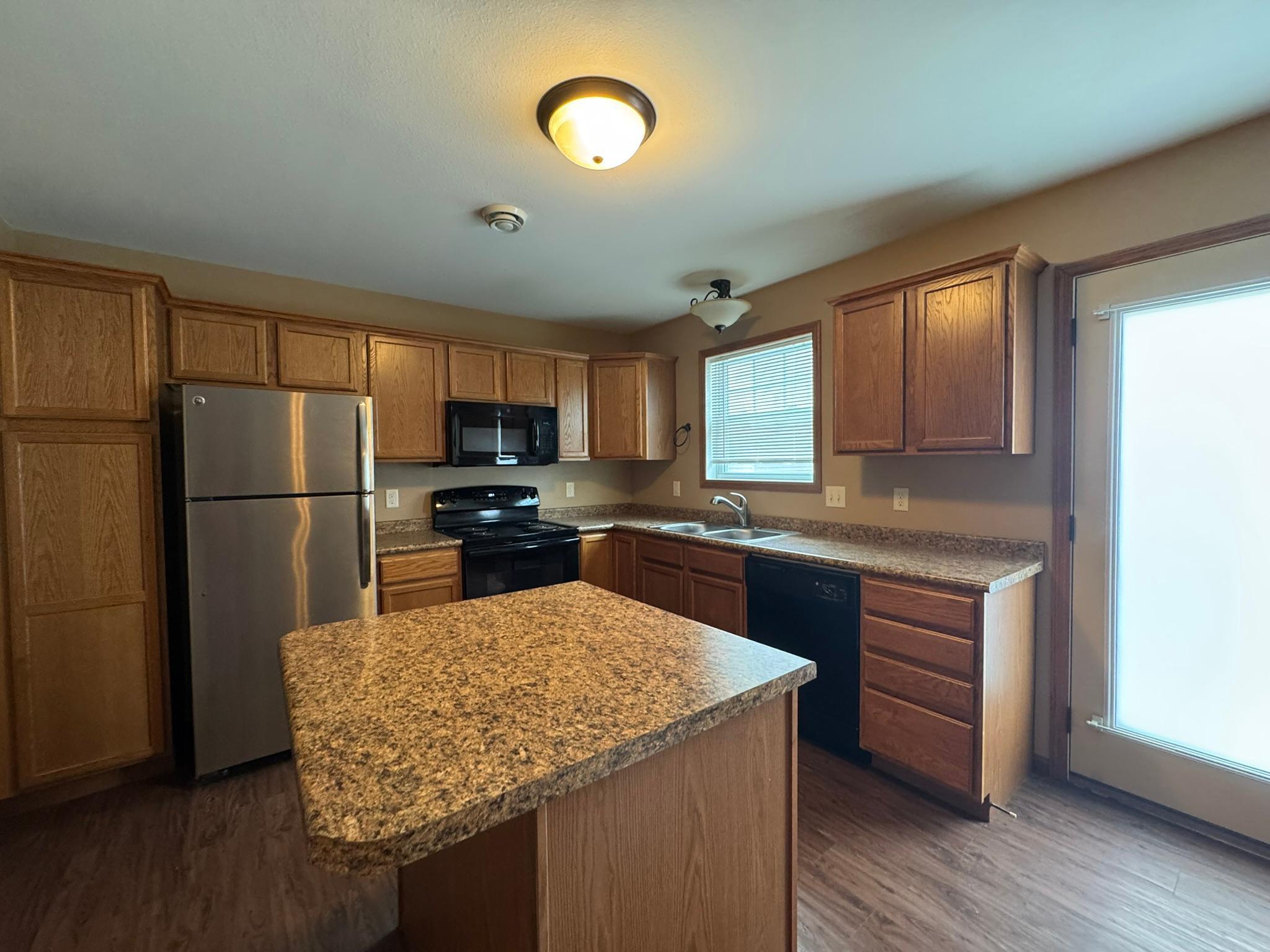 109 Oriole Path Mankato, MN 56001 - Photo 2 of 12