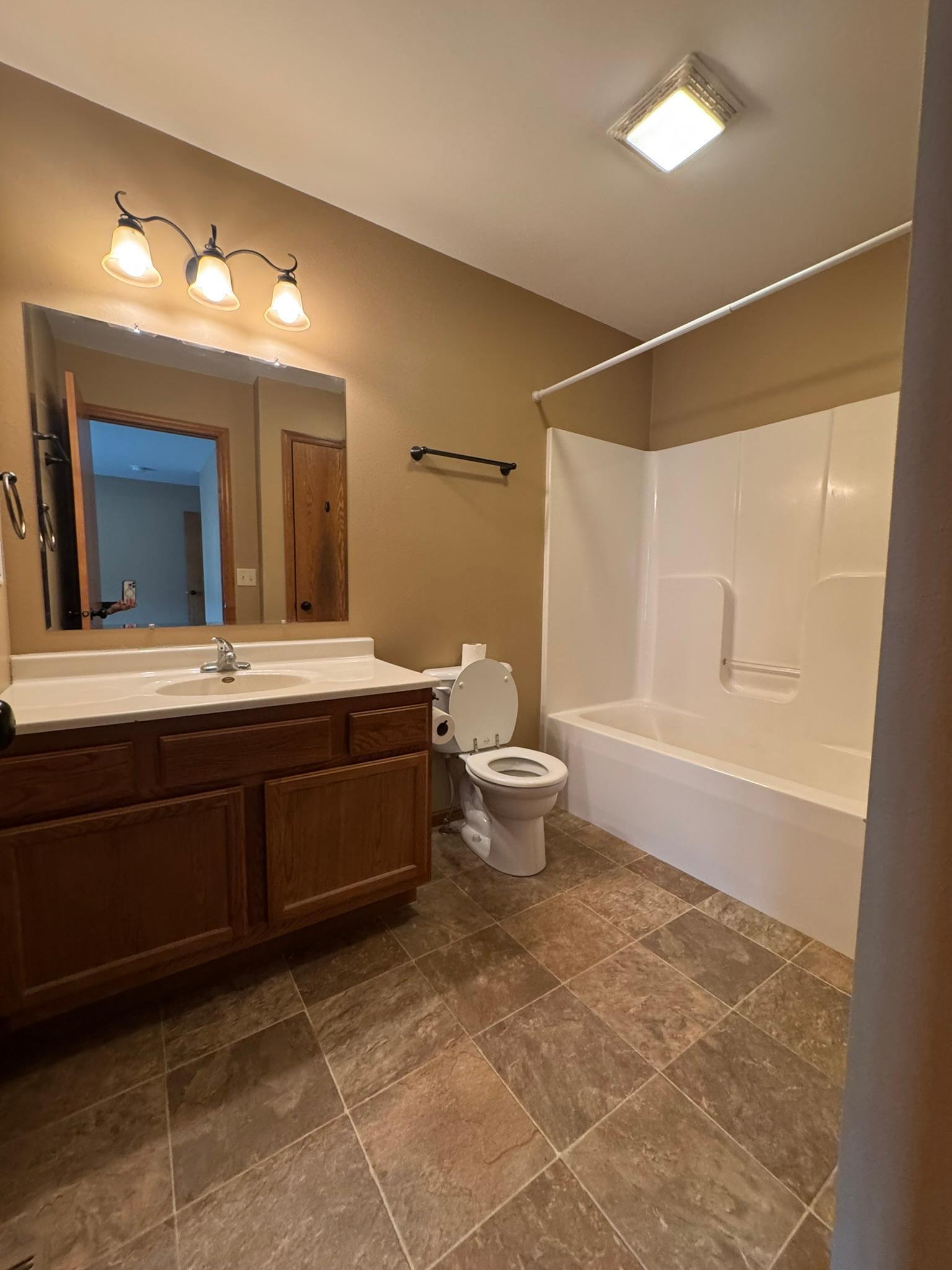 109 Oriole Path Mankato, MN 56001 - Photo 8 of 12