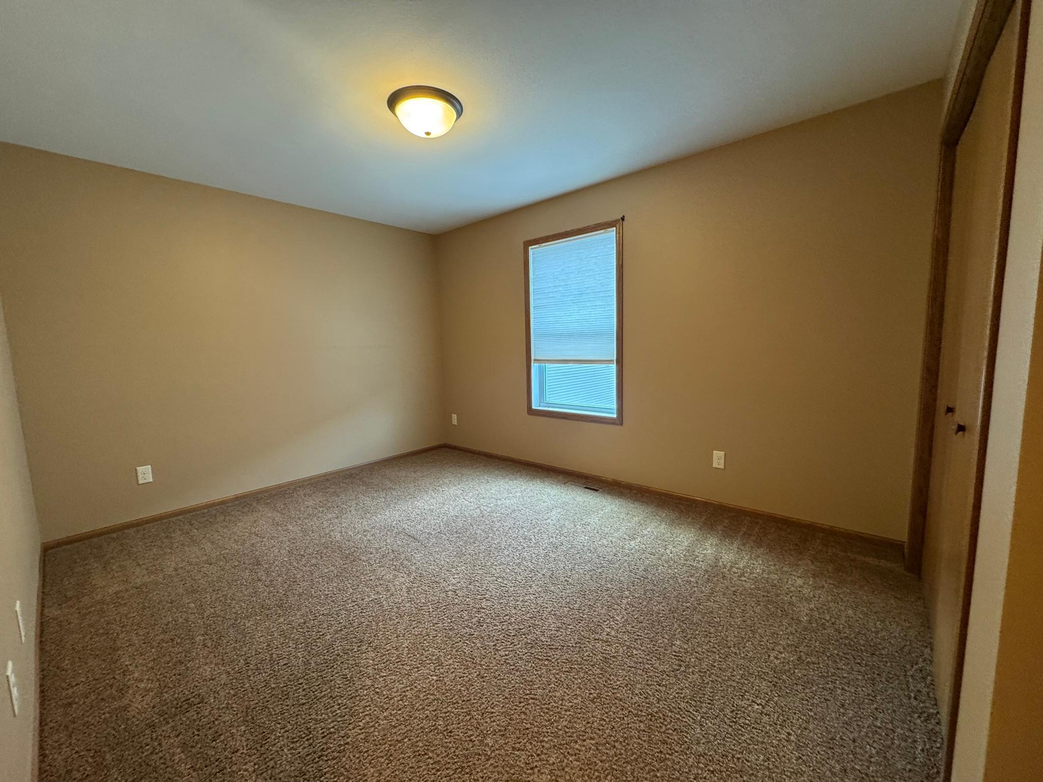 109 Oriole Path Mankato, MN 56001 - Photo 9 of 12
