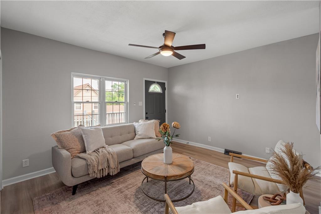 463 Edith Street Pittsburgh, PA 15211 - Photo 4 of 23 Gallery Image 4