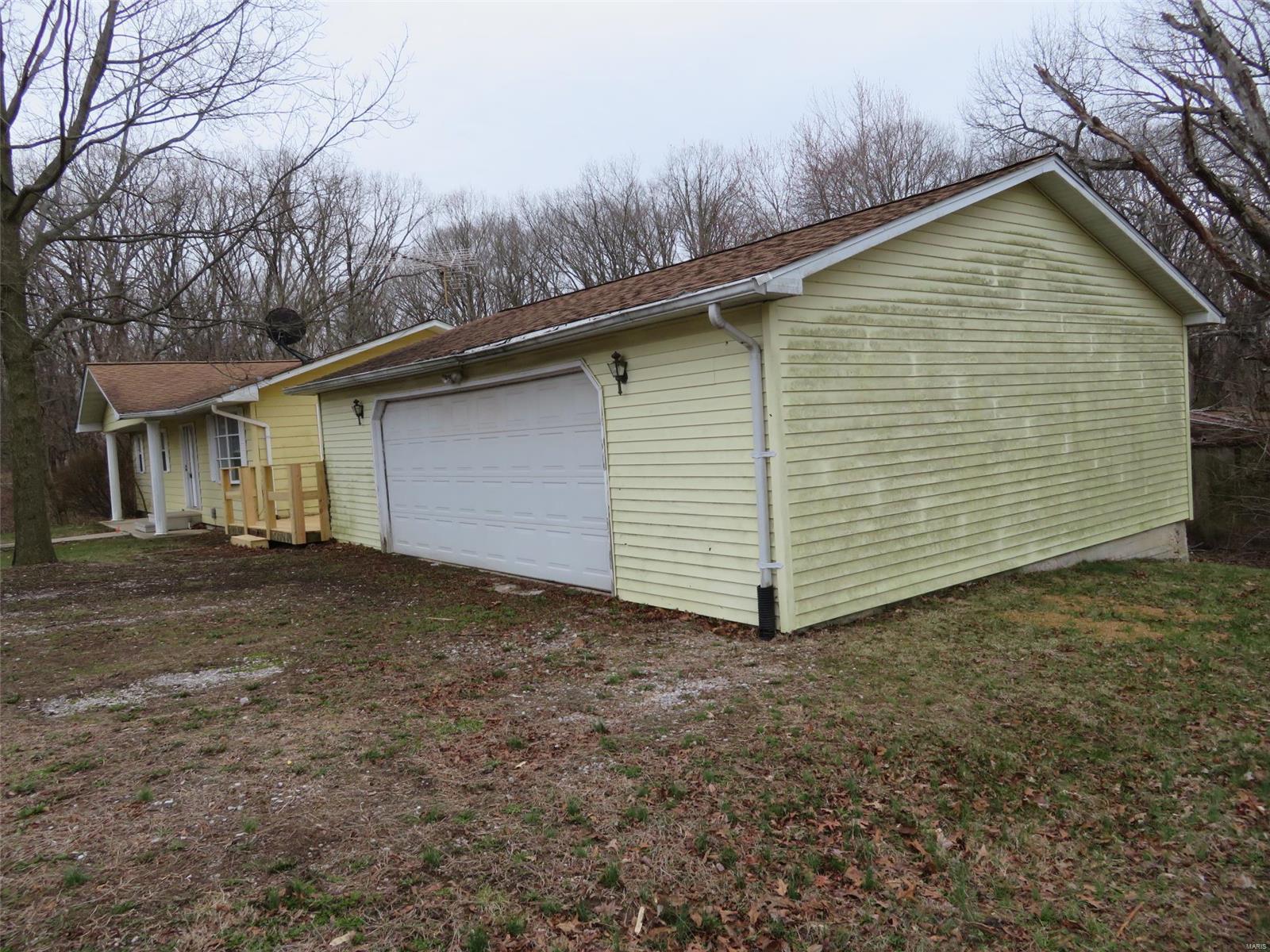 1205 Old Ripley Road Sorento, IL 62086 - Photo 8 of 53