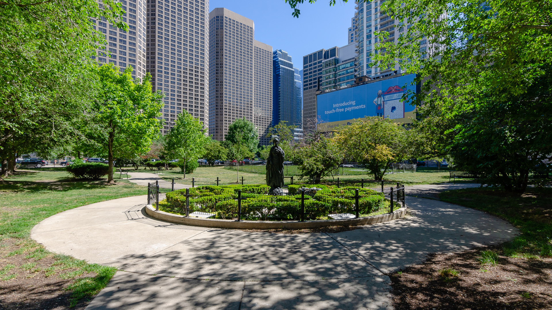 210 South Desplaines Street, Unit 606 Chicago, IL 60661 - Photo 32 of 33 a view of a garden with pathway