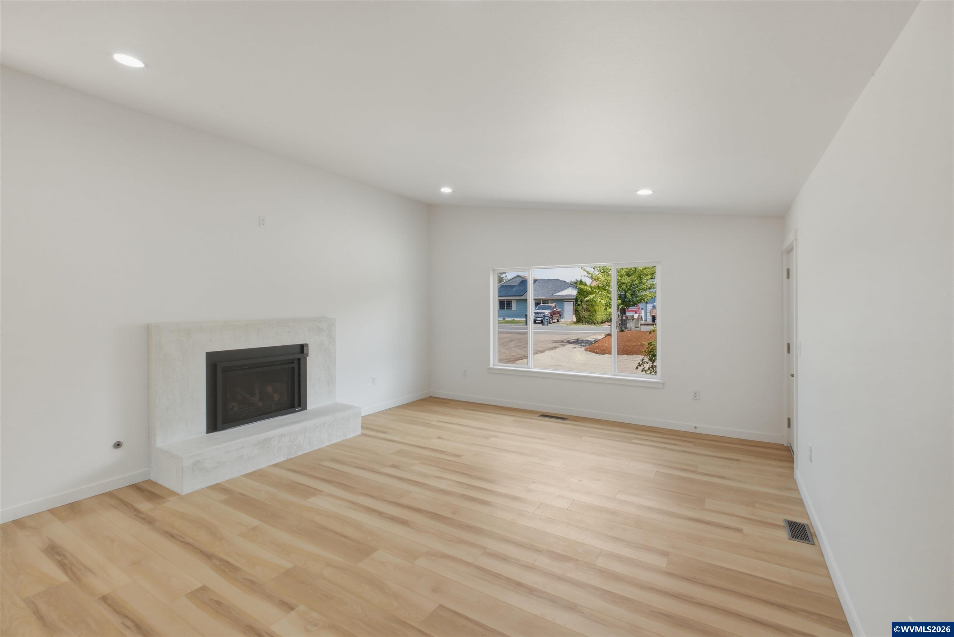 2705 Fisher Road Northeast Salem, OR 97305 - Photo 5 of 35 Gallery Image 5