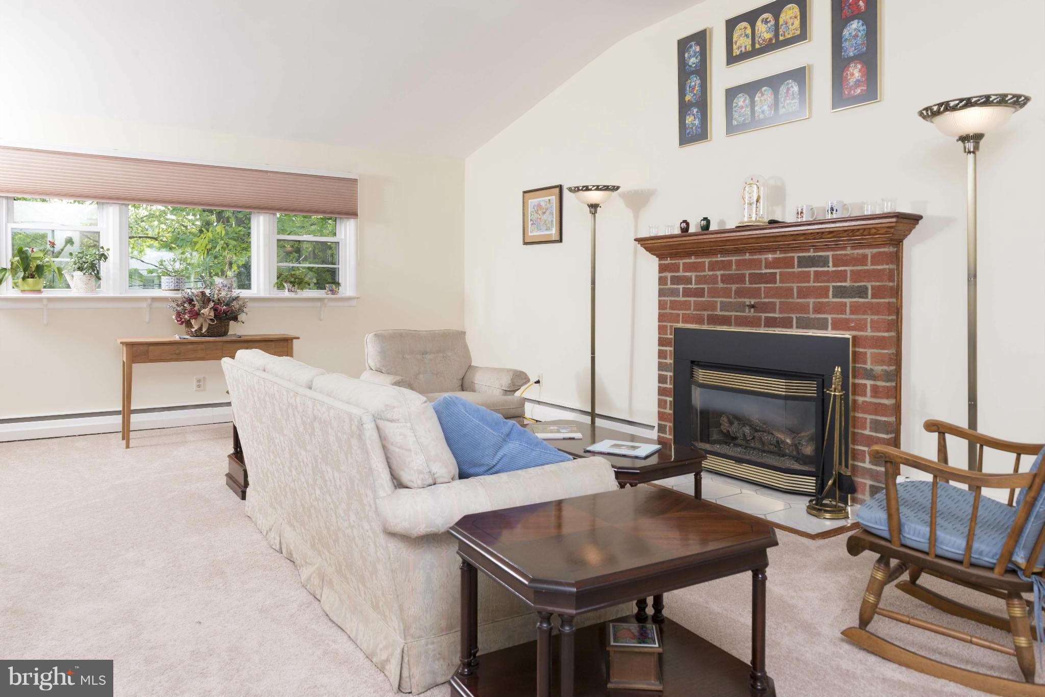 2107 Folkstone Road Lutherville-Timonium, MD 21093 - Photo 6 of 18 Living Room