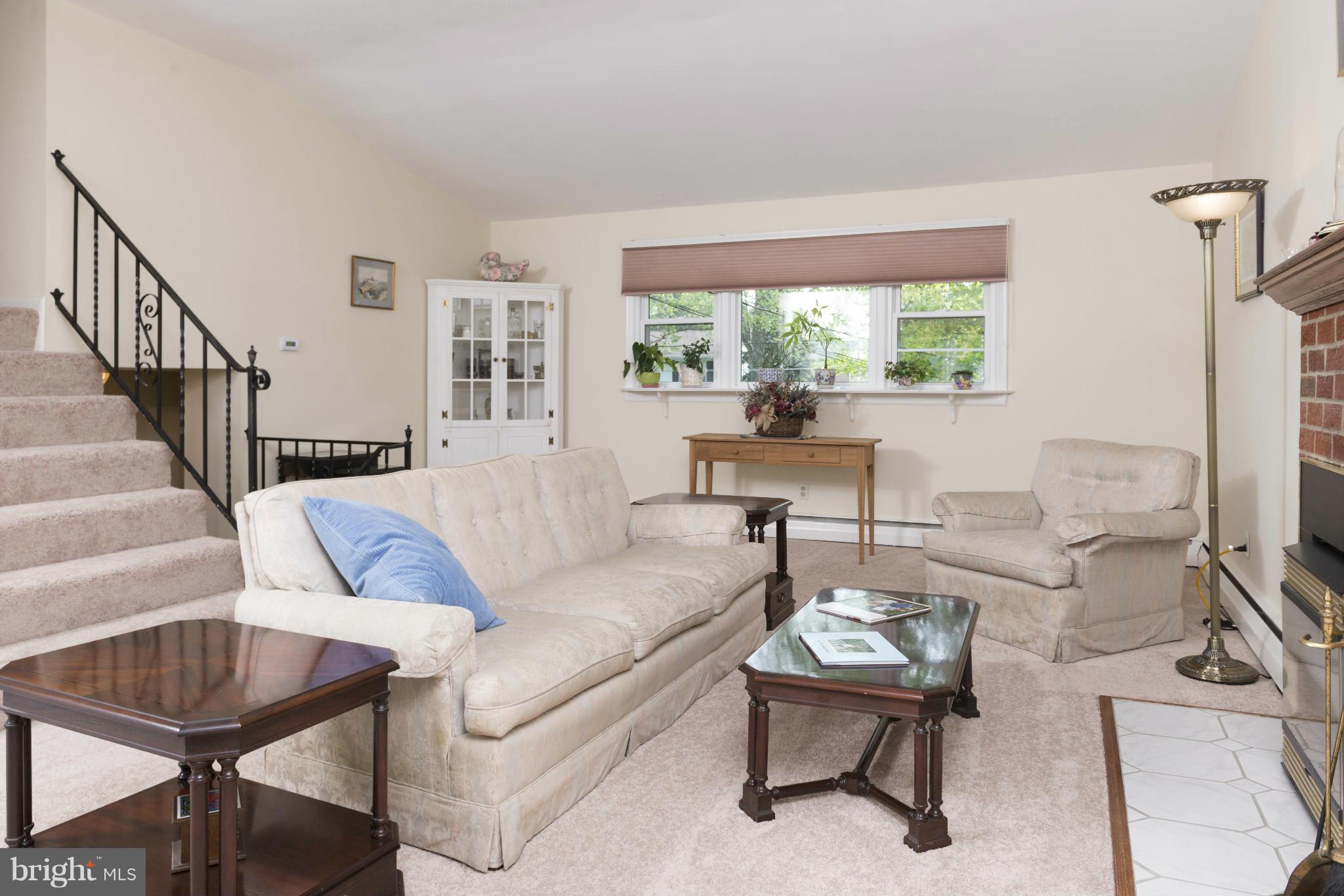 2107 Folkstone Road Lutherville-Timonium, MD 21093 - Photo 7 of 18 Living Room