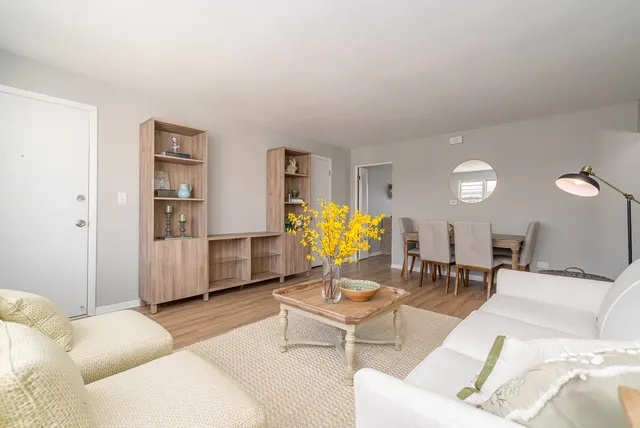 $2,095 | 44 South Kensington Avenue, Unit 1, La Grange, IL 60525