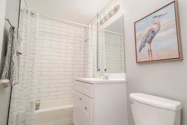 $2,095 | 44 South Kensington Avenue, Unit 1, La Grange, IL 60525