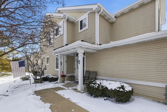 $280,000 | 429 North Carlisle Court, Round Lake, IL 60073