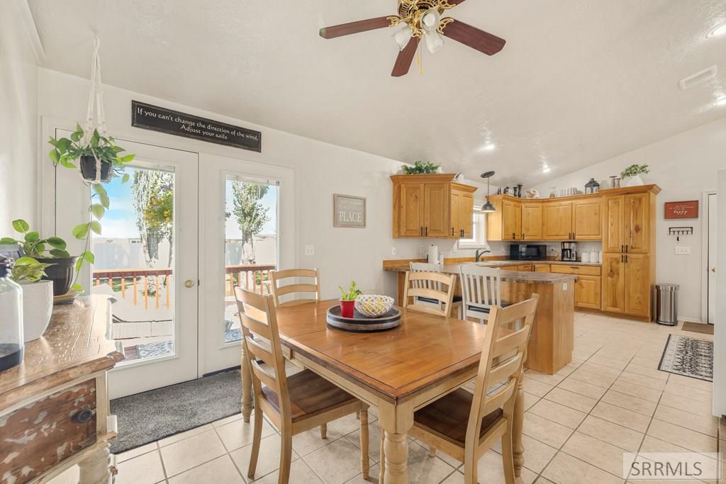 3443 East County Line Road Idaho Falls, ID 83401 - Photo 16 of 43 Kitchen/Dining