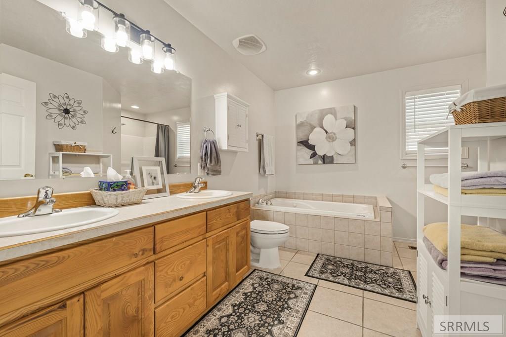 3443 East County Line Road Idaho Falls, ID 83401 - Photo 22 of 43 Master Bathroom