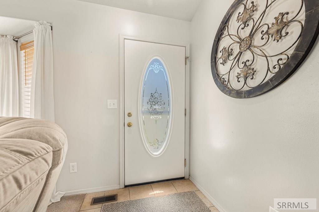 3443 East County Line Road Idaho Falls, ID 83401 - Photo 5 of 43 Front Entry