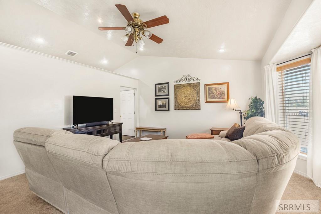 3443 East County Line Road Idaho Falls, ID 83401 - Photo 6 of 43 Living Room