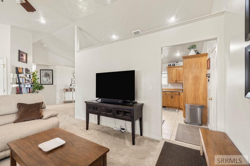 3443 East County Line Road Idaho Falls, ID 83401 - Photo 9 of 43 Living Room
