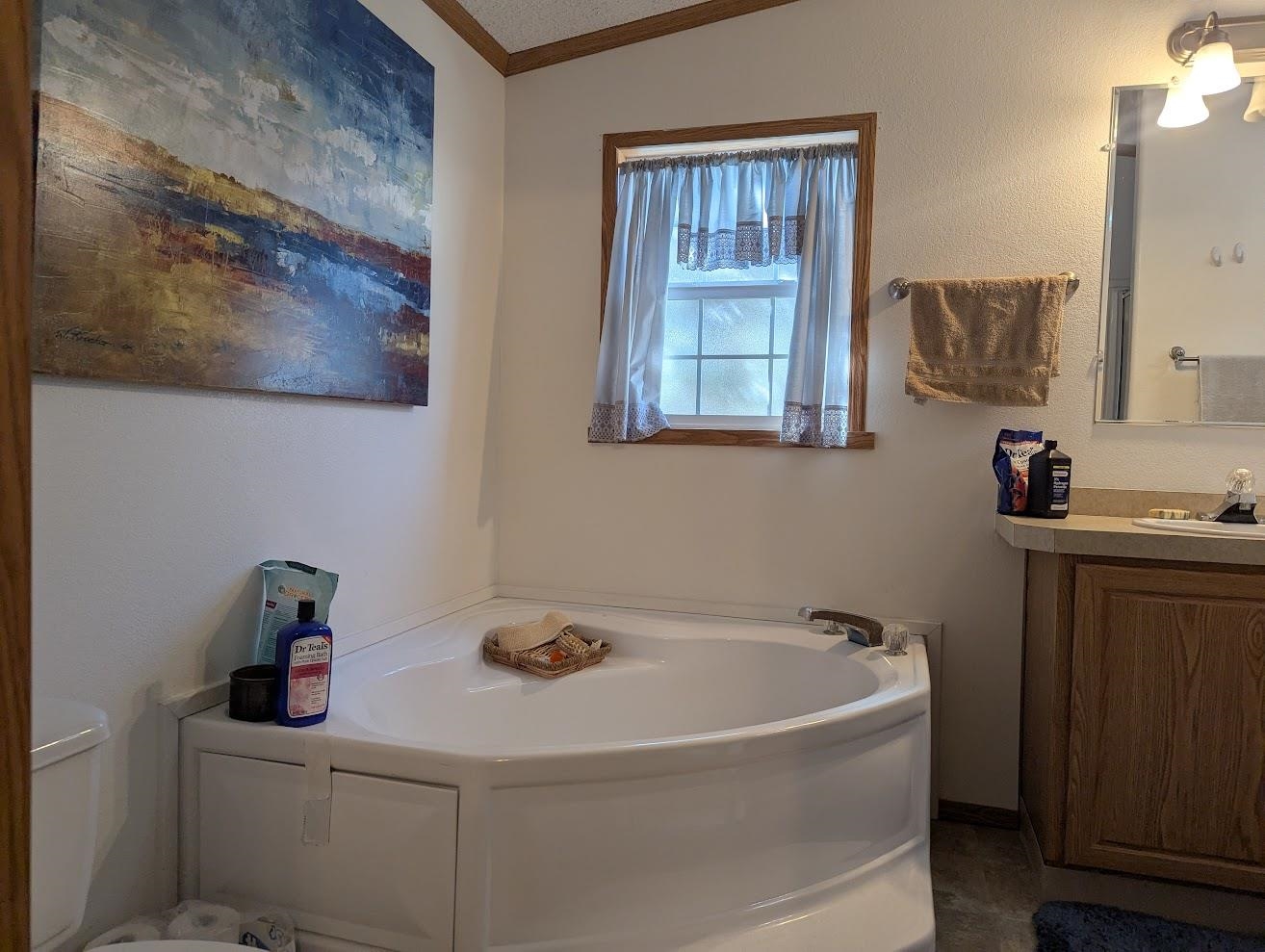435 32 Road, Unit 628 Clifton, CO 81520 - Photo 27 of 31 a bathroom with a tub sink and mirror