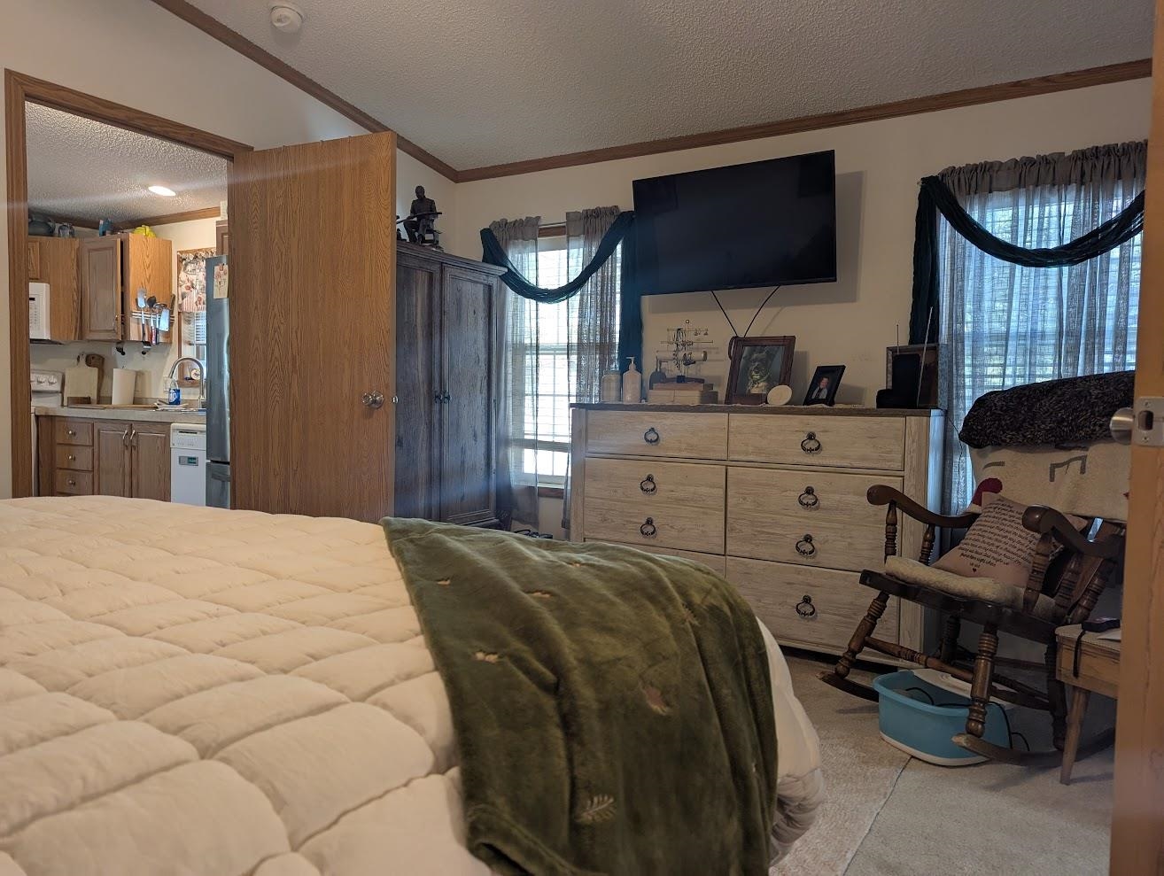 435 32 Road, Unit 628 Clifton, CO 81520 - Photo 7 of 31 a bedroom with a bed a dresser and a mirror