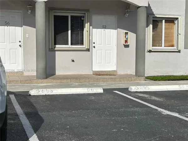 $2,700 | 5655 Northwest 109th Avenue, Unit 56, Doral, FL 33178