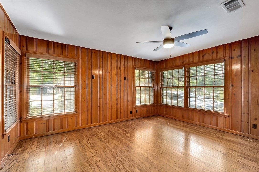 4504 Elwood Road Austin, TX 78722 - Photo 31 of 40
