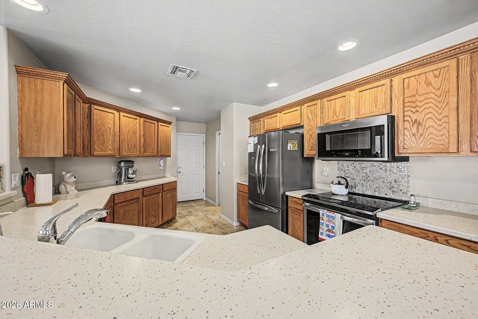 4202 East Broadway Road, Unit 16 Mesa, AZ 85206 - Photo 10 of 39 WELCOME HOME!