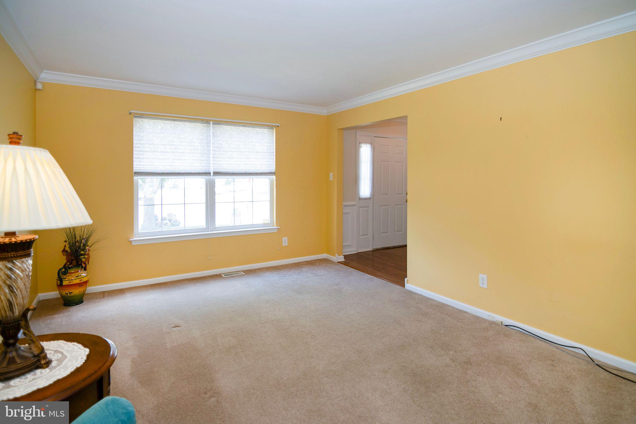 34 Chestertown Road Sicklerville, NJ 08081 - Photo 21 of 52 Living Room: Carpeted, Front of house