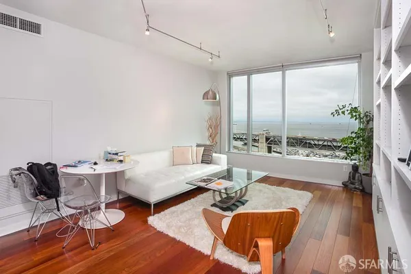 $8,000 | 301 Main Street, Unit 25E, San Francisco, CA 94105