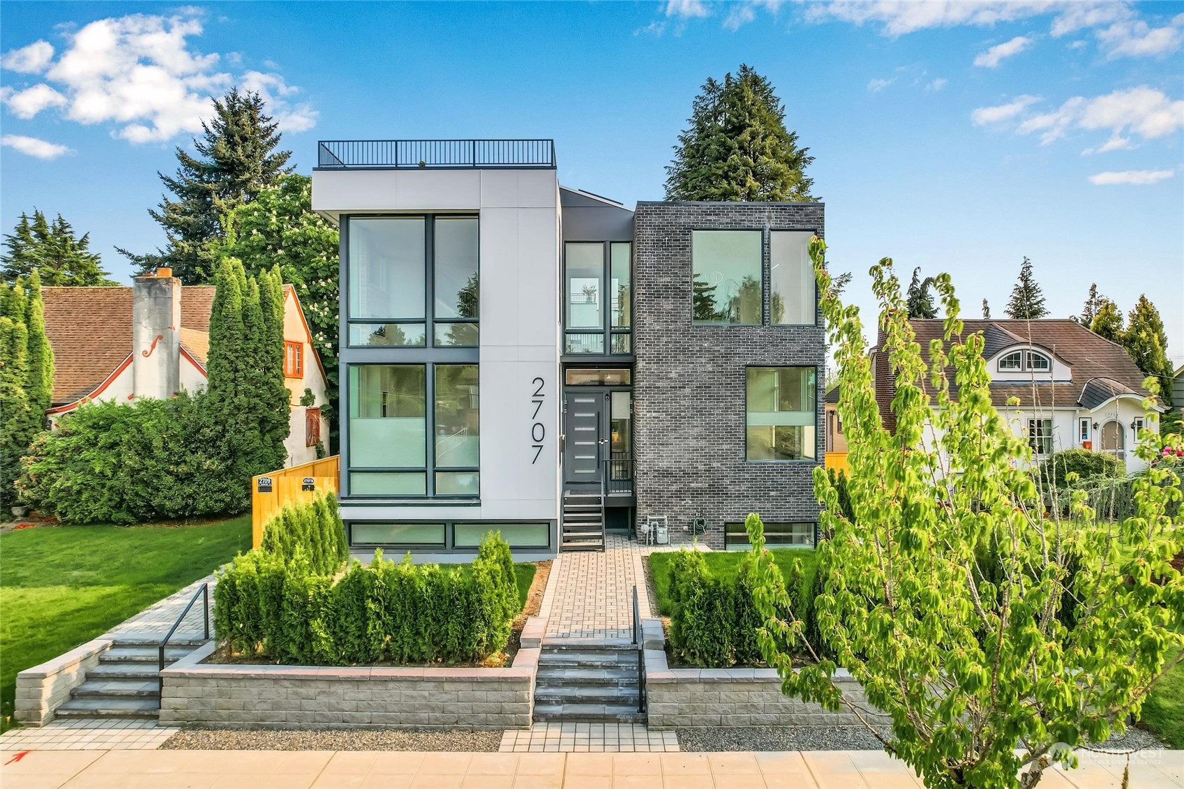2707 South Ferdinand Street Seattle, WA 98108 - Photo 3 of 38 a front view of a house with garden