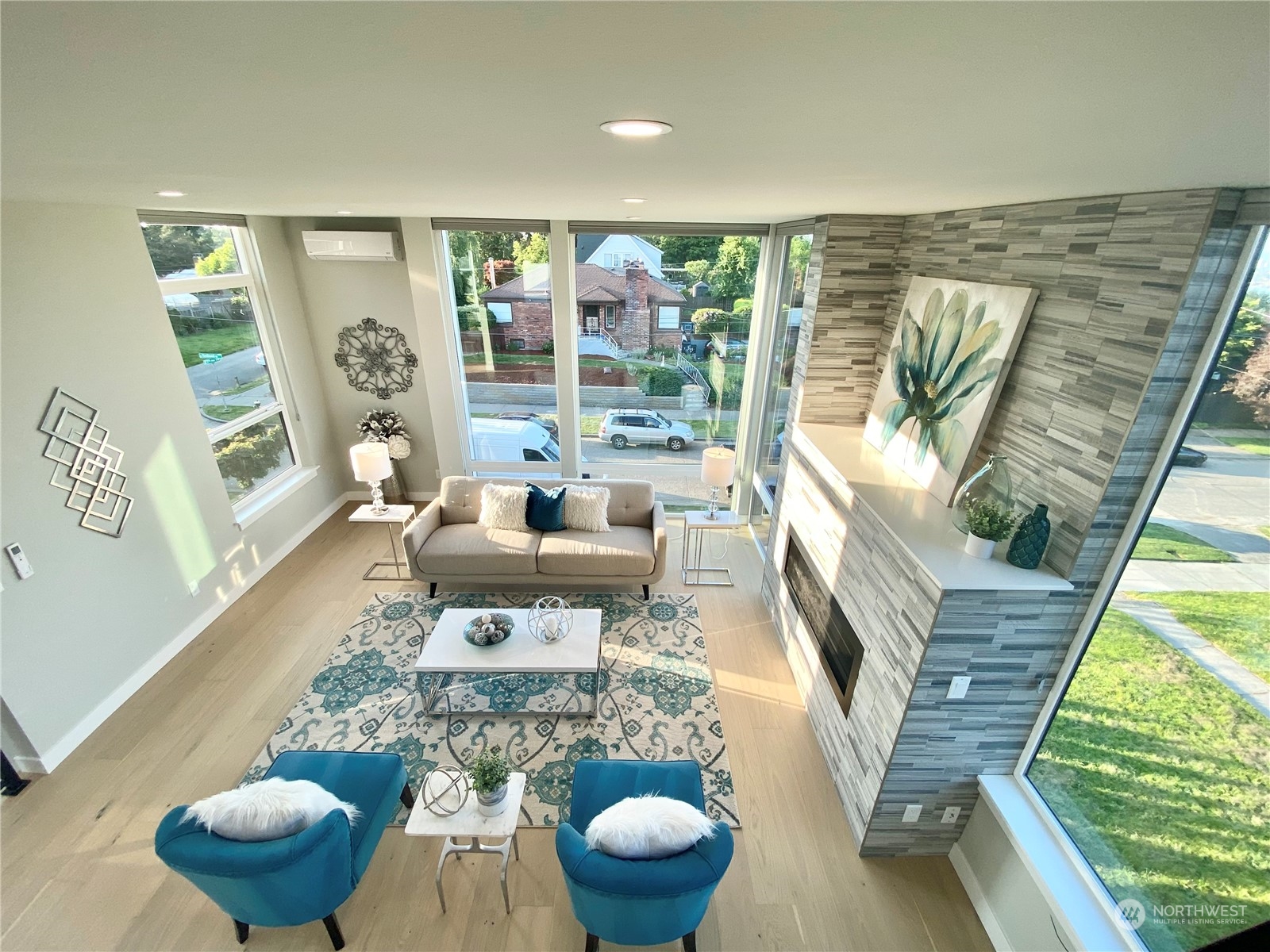 2707 South Ferdinand Street Seattle, WA 98108 - Photo 32 of 38 a living room with furniture and a large window