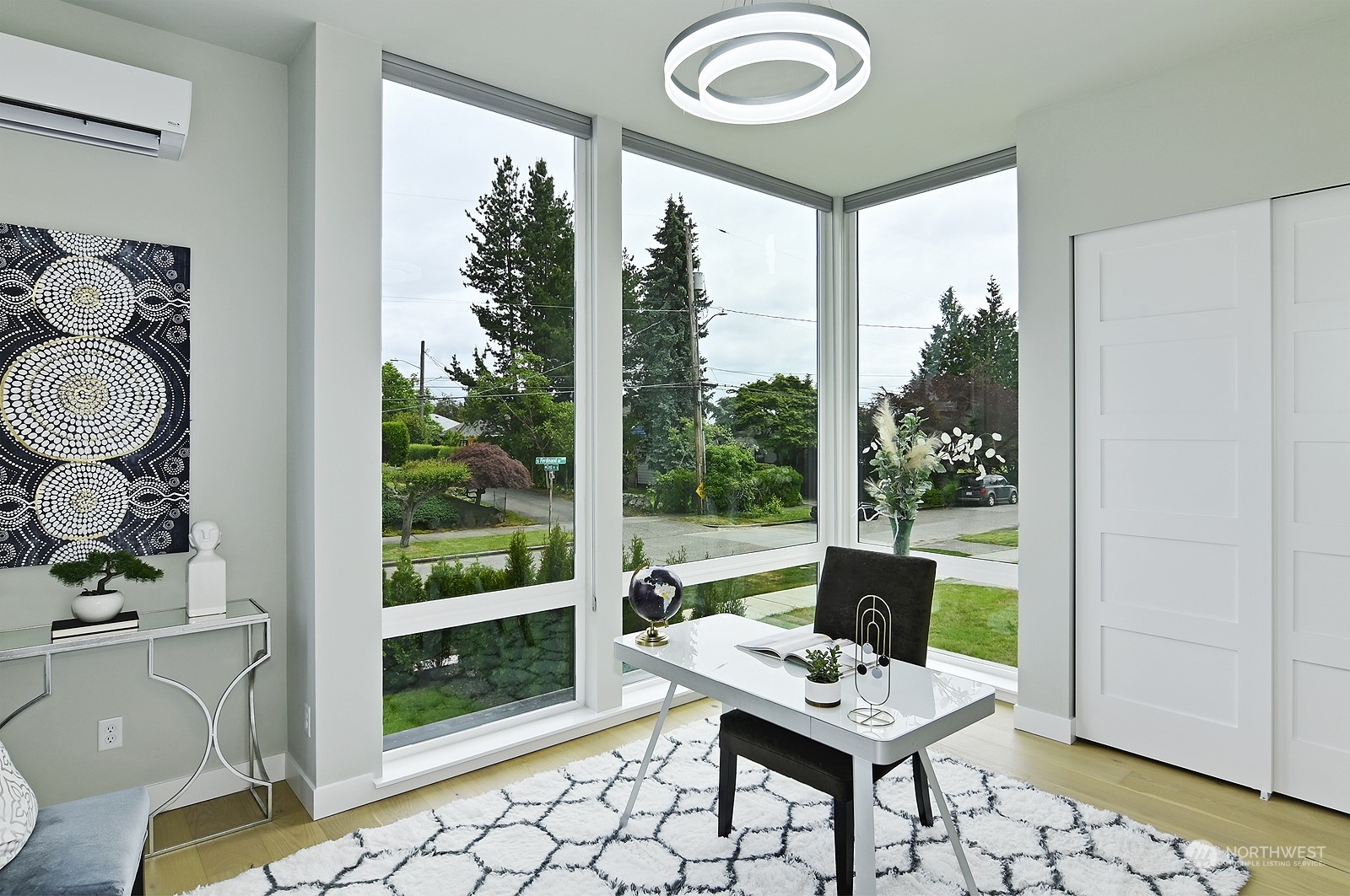 2707 South Ferdinand Street Seattle, WA 98108 - Photo 10 of 38 a workspace with furniture and a window