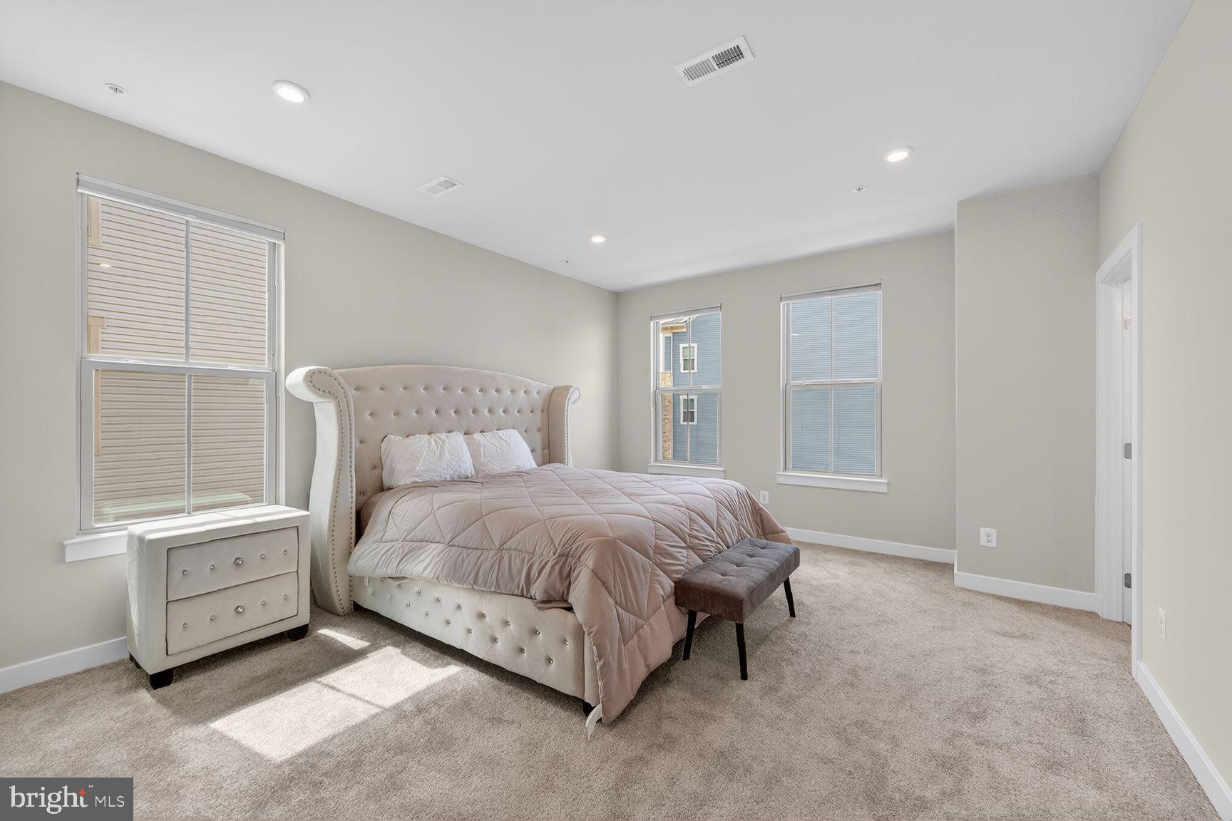 42548 Invergordon Terrace Sterling, VA 20166 - Photo 15 of 30 Primary Bedroom