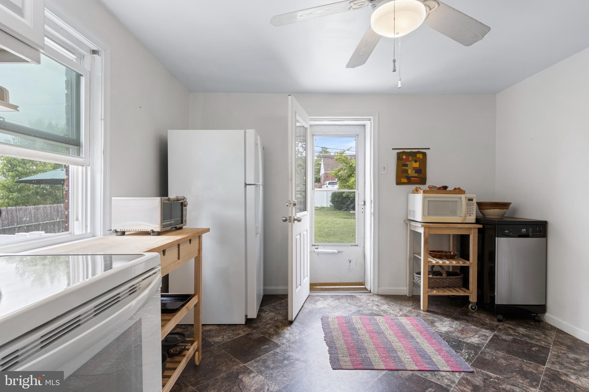 934 Kingsman Road Upper Chichester, PA 19061 - Photo 5 of 20 Gallery Image 5