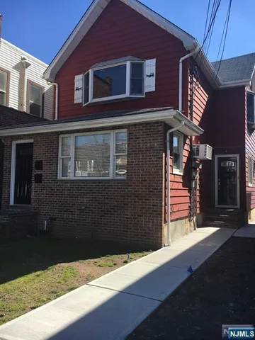 $2,195 | 158 Ridge Road, Unit 2, Lyndhurst, NJ 07071