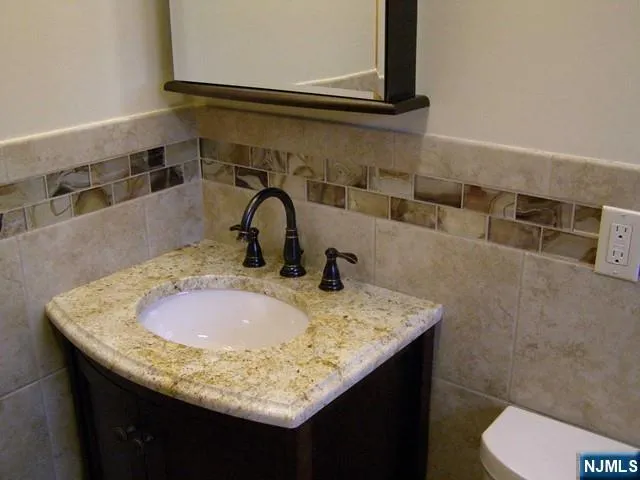 $2,195 | 158 Ridge Road, Unit 2, Lyndhurst, NJ 07071