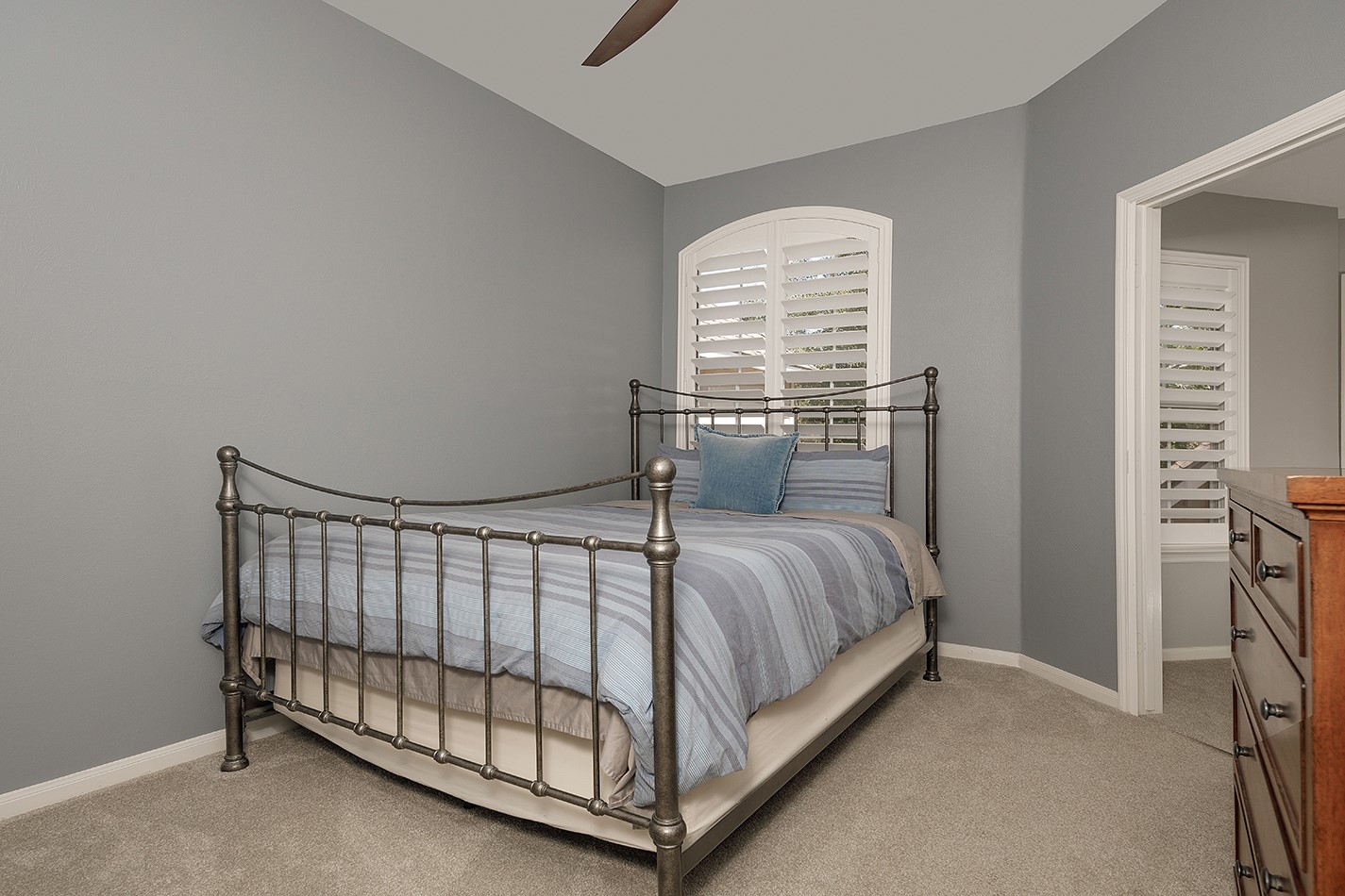 110 Wintergreen Trail The Woodlands, TX 77382 - Photo 20 of 32 a bed room with a bed and a chair