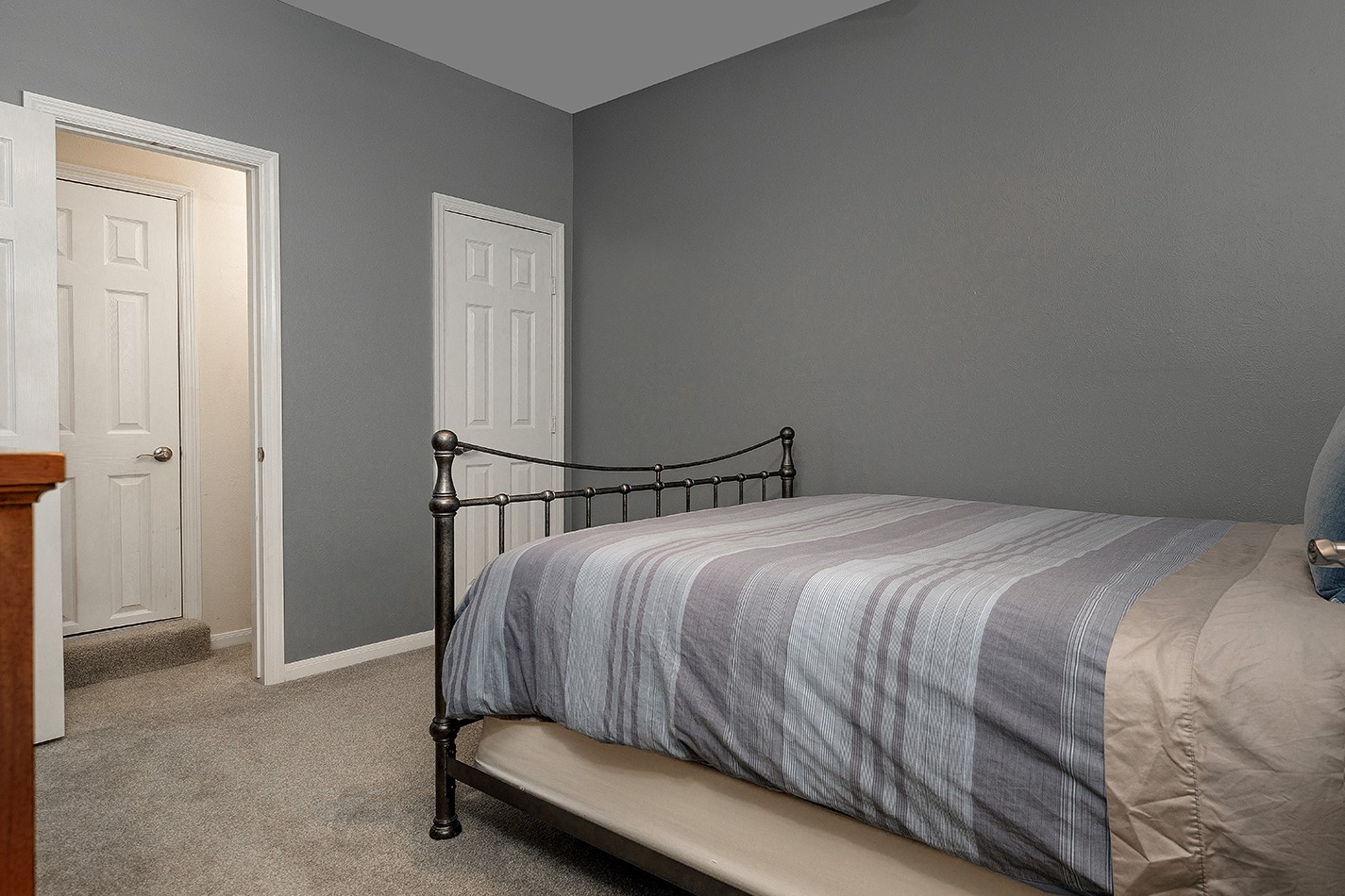 110 Wintergreen Trail The Woodlands, TX 77382 - Photo 21 of 32 a bedroom with a bed and mirror