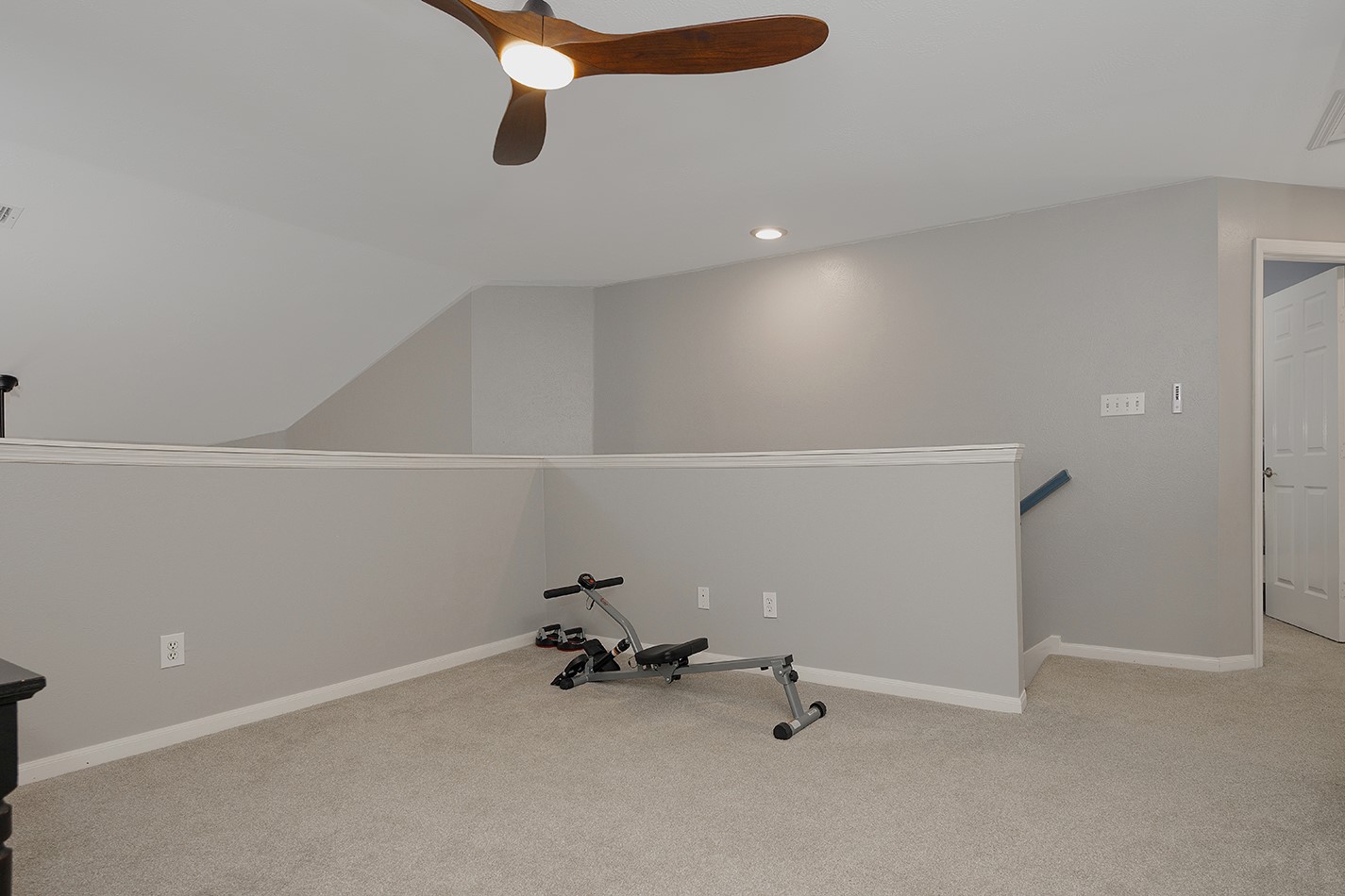 110 Wintergreen Trail The Woodlands, TX 77382 - Photo 26 of 32 an empty room with a workbench