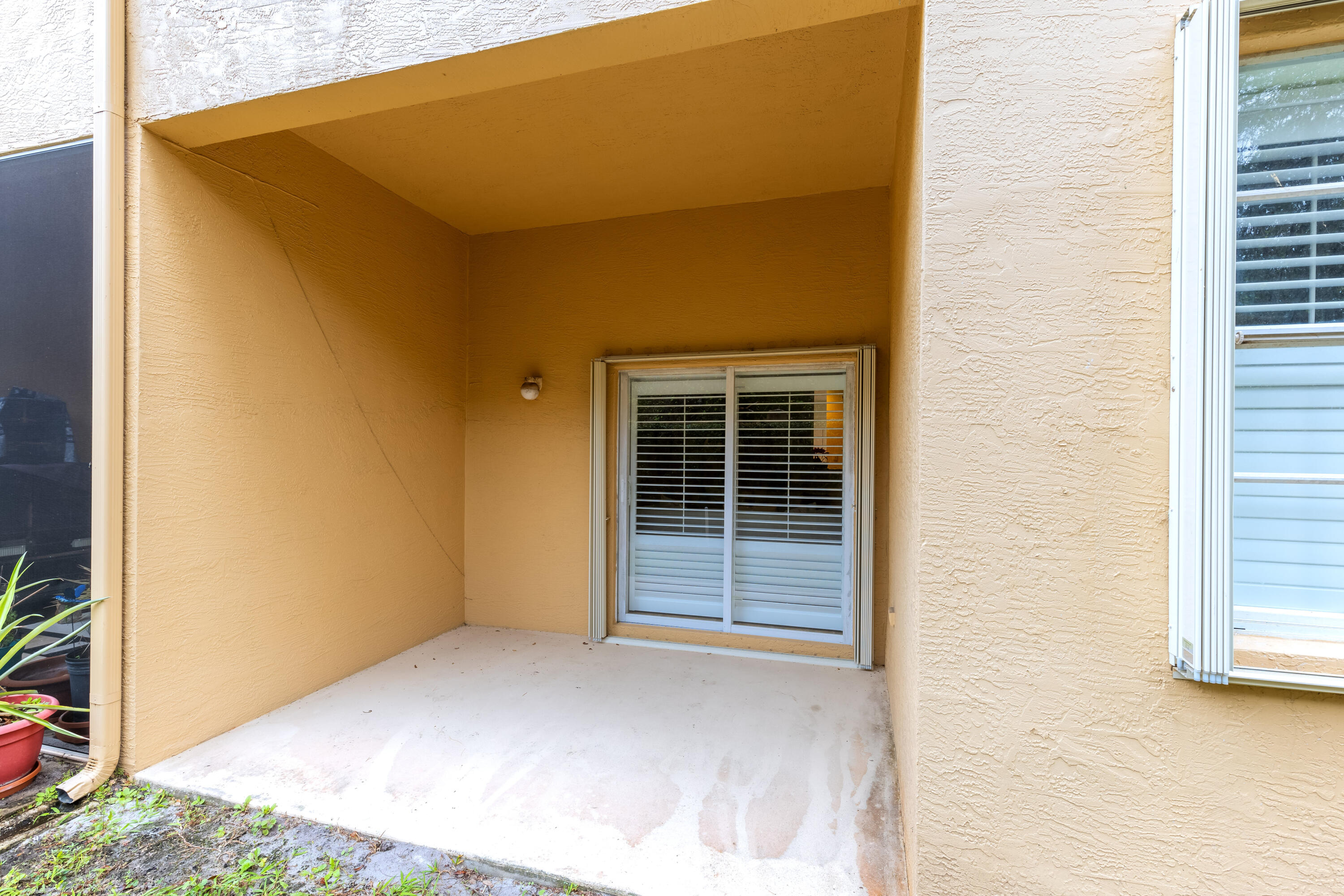 156 Village Boulevard, Unit E Tequesta, FL 33469 - Photo 33 of 36 Patio