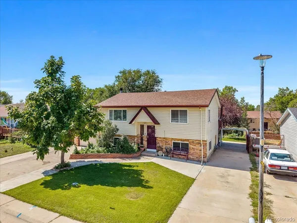 a view of a house with swimming pool and sitting area