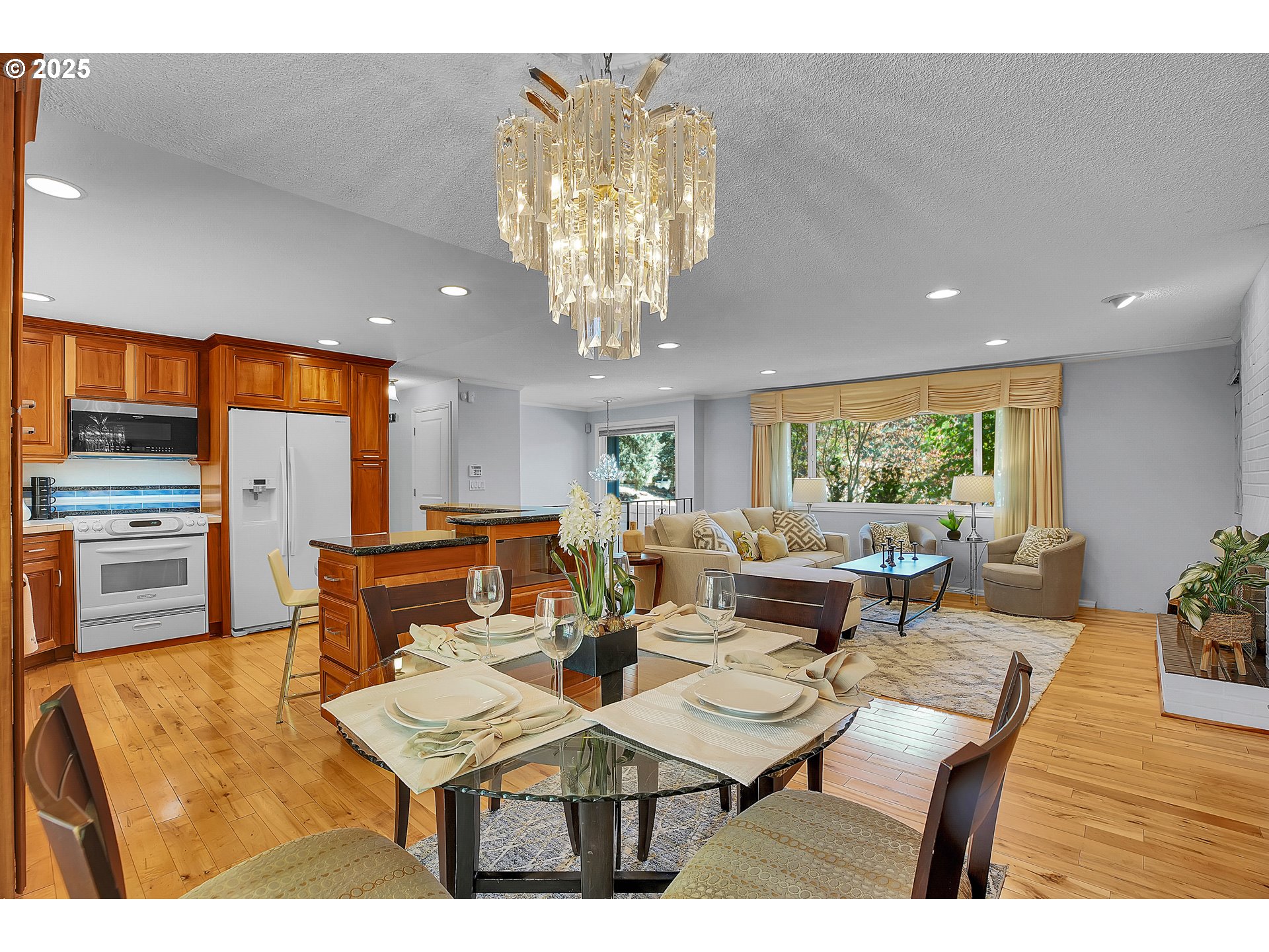 14965 Southwest Glenbrook Road Beaverton, OR 97007 - Photo 3 of 16 Gallery Image 3